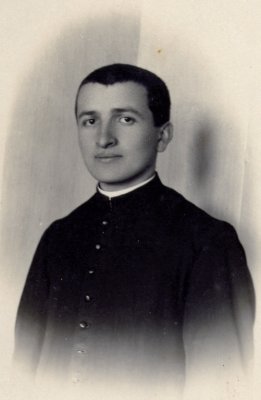 Don Dino, giovane prete